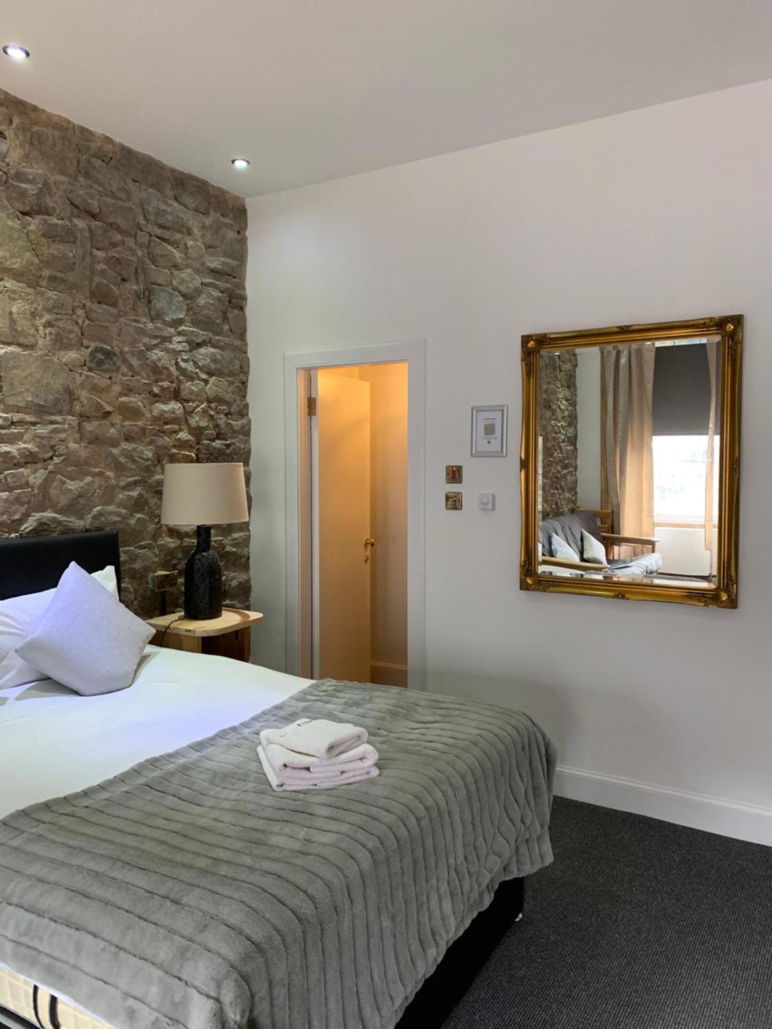 Royal Mile Suites By The Castle Édimbourg Extérieur photo